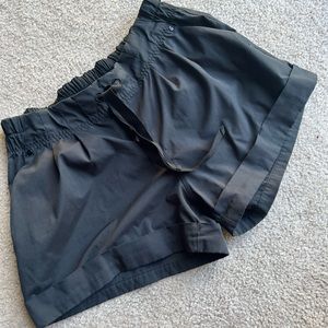 Lululemon shorts 6 black medium